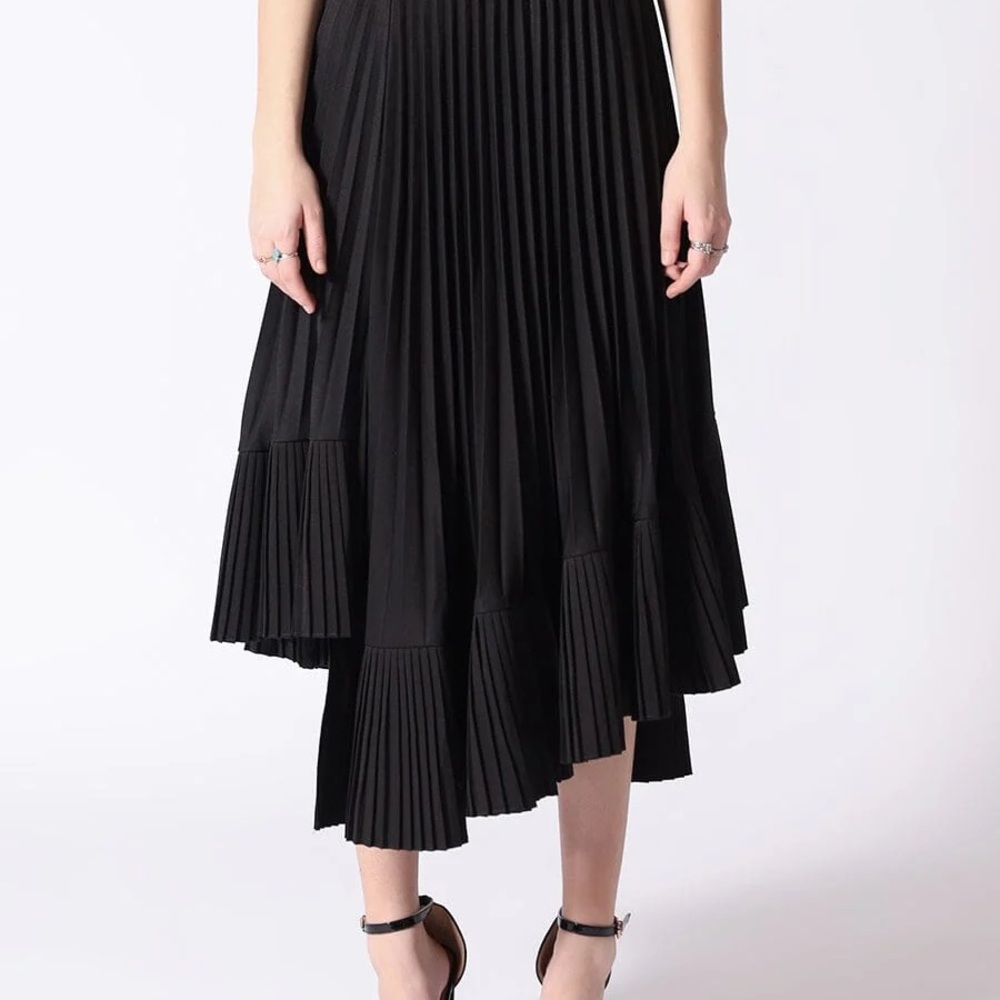 Elegant Black Pleated Skirt
